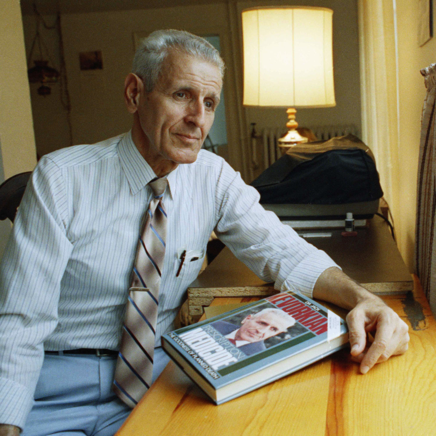 1990: Jack Kevorkian